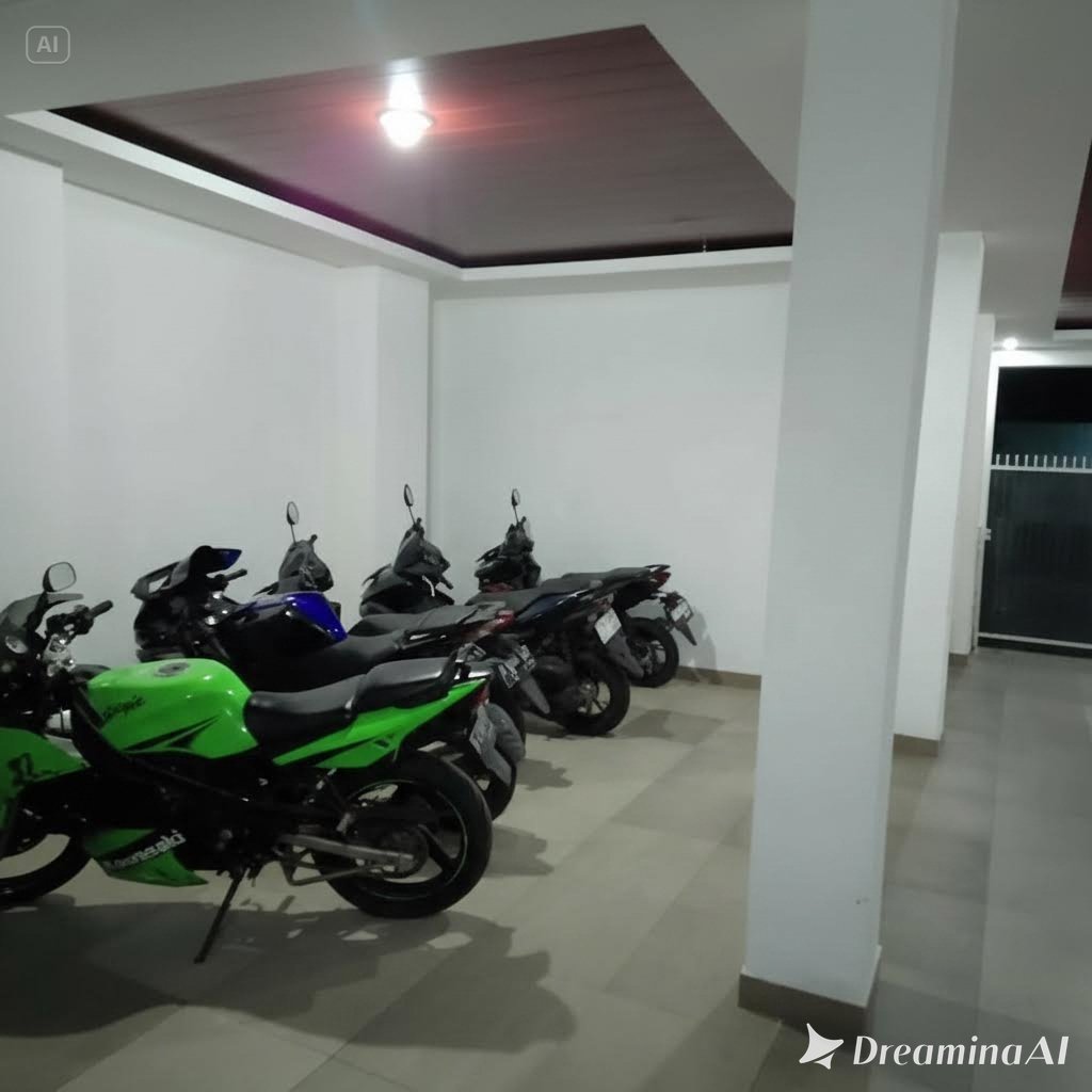 Area parkir luas untuk motor dan mobil di Kost Ekasandi Arcamanik