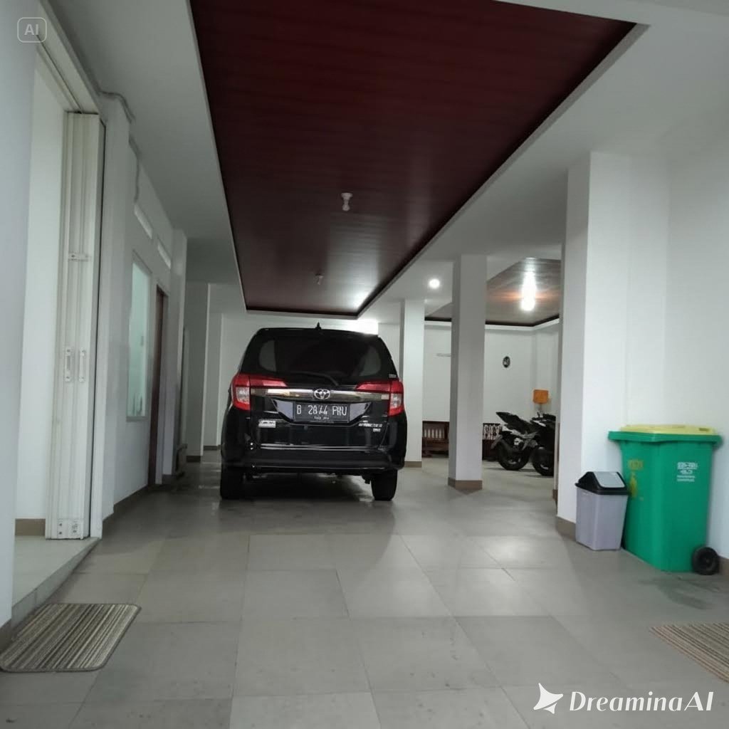 Parkir motor tertata rapi dengan keamanan 24 jam di Kost Ekasandi